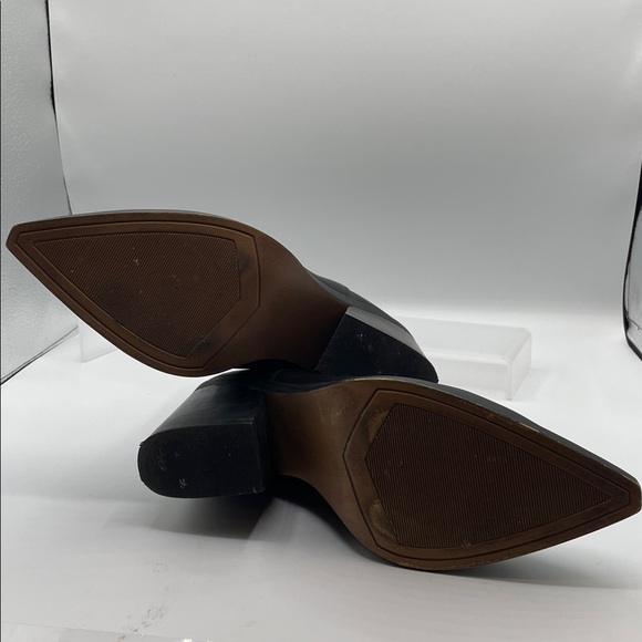 Steve Madden Alyse Black Leather Boots, back zipper, deep side V, size 9.5 M NEW - Picture 8 of 8